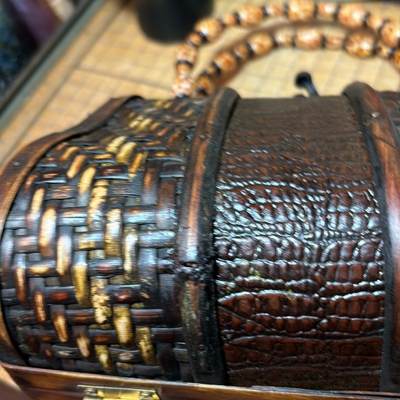 Rustic Rattan Wicker Wood Purse Box Wildcat Bead Handle 8”Hx7.25”Lx4.75”W Felt - Picture 12 of 15